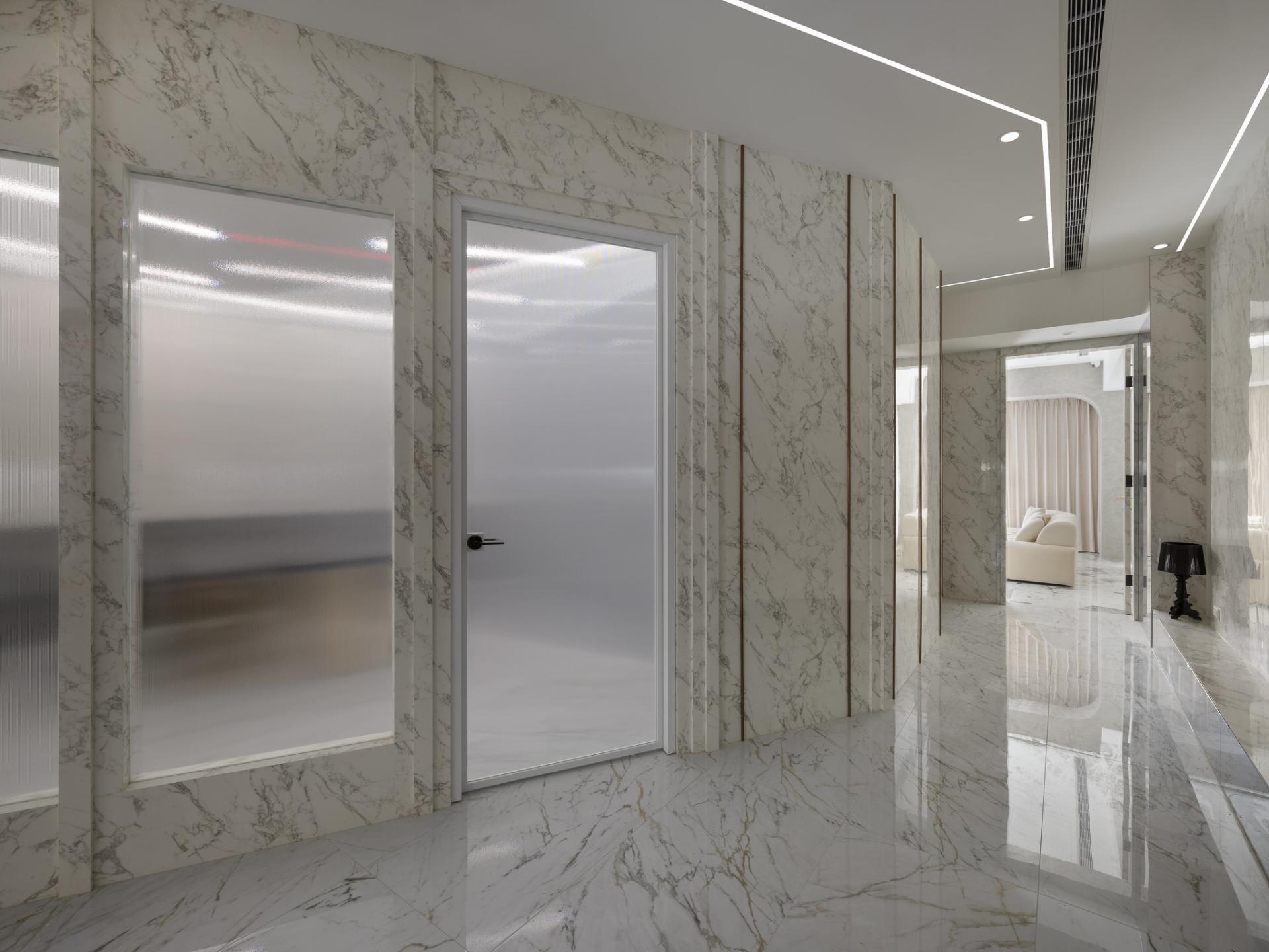 London Design Awards Winner - Glorious time with sleek white