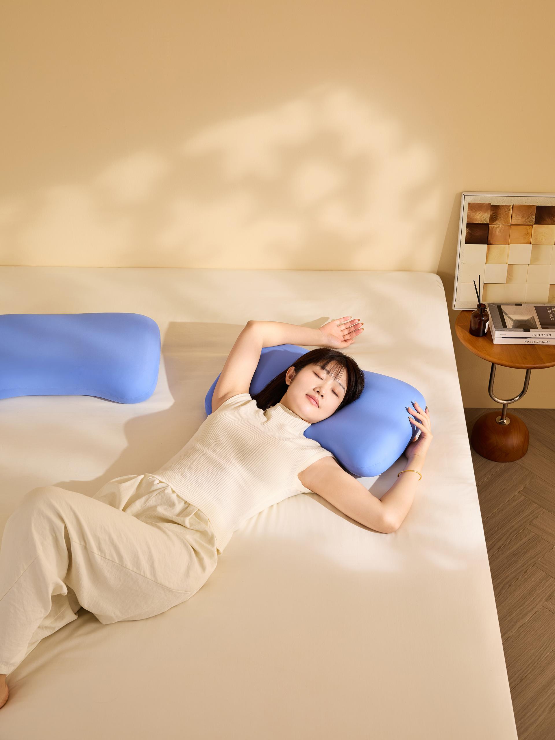 London Design Awards Winner - GUMMY PILLOW
