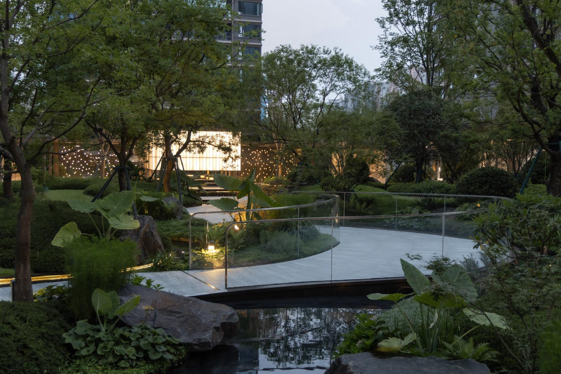 London Design Awards Winner - GLORY OF GALAXY CHENGDU