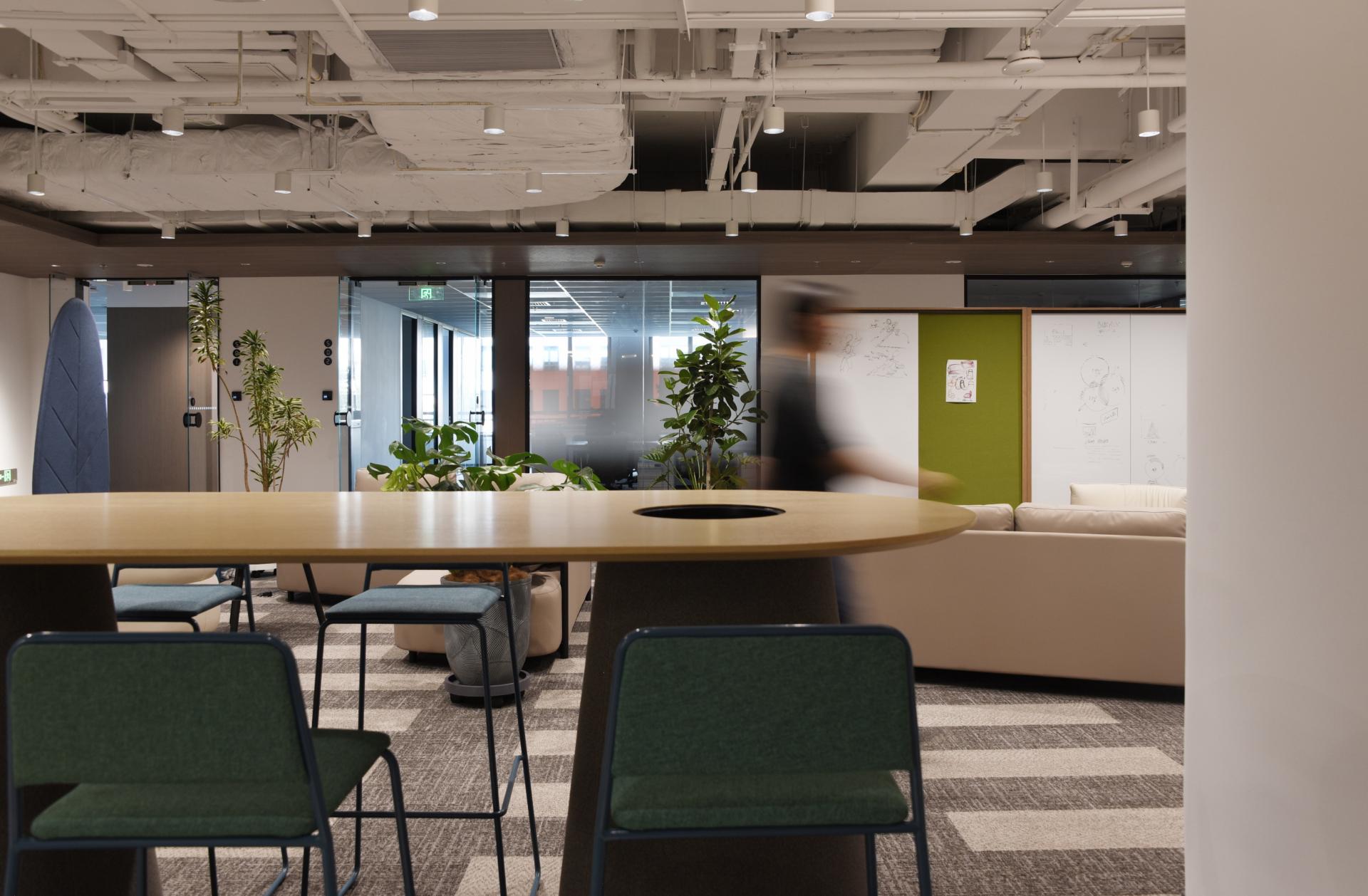 London Design Awards Winner - LIMOHUB BEZ