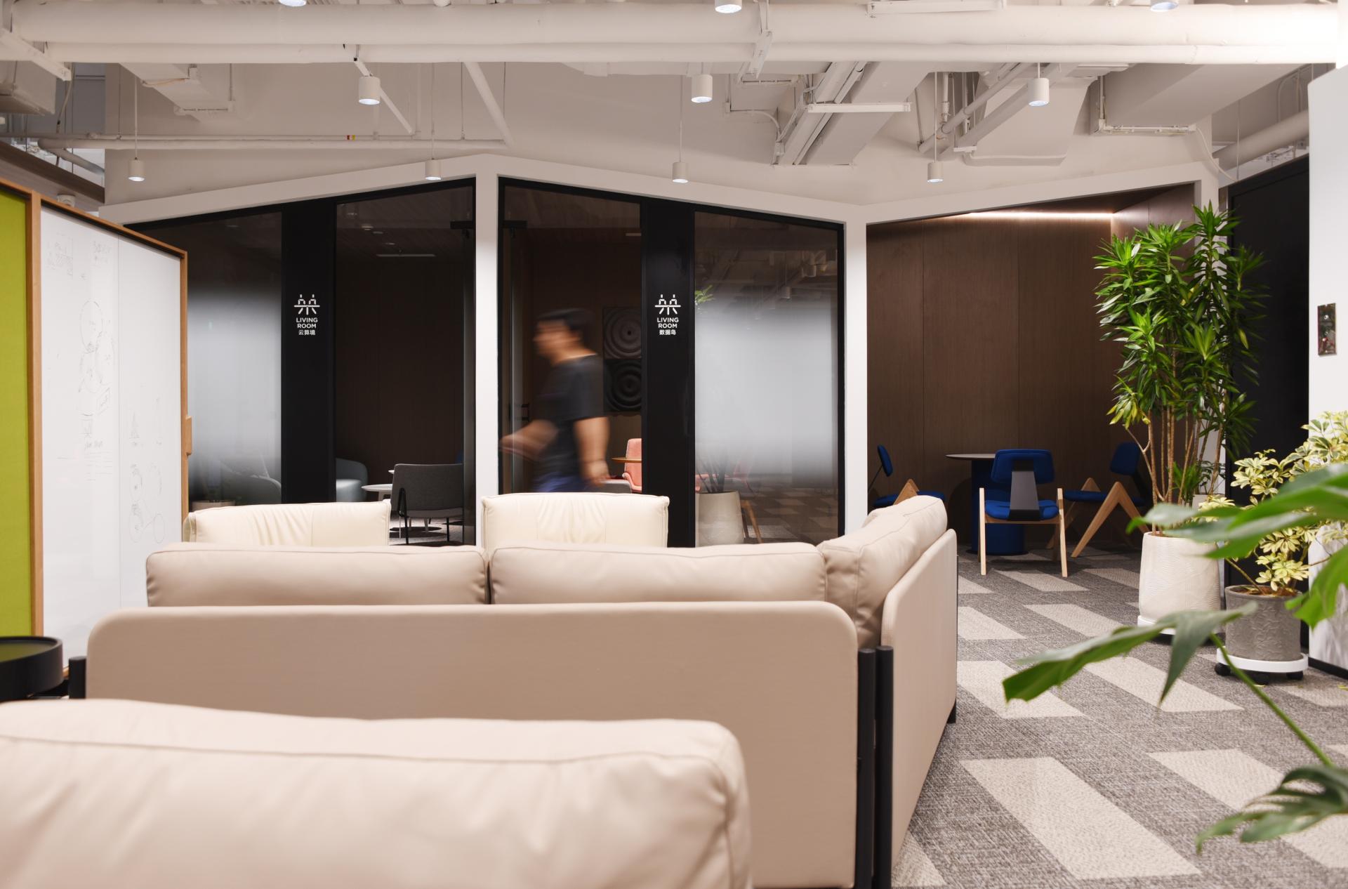 London Design Awards Winner - LIMOHUB BEZ