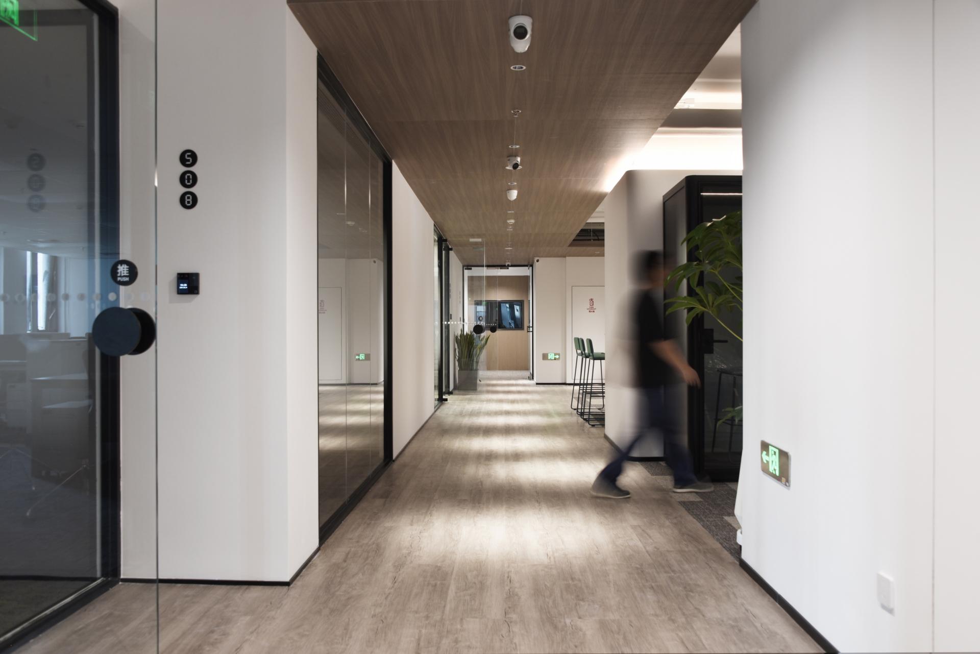 London Design Awards Winner - LIMOHUB BEZ