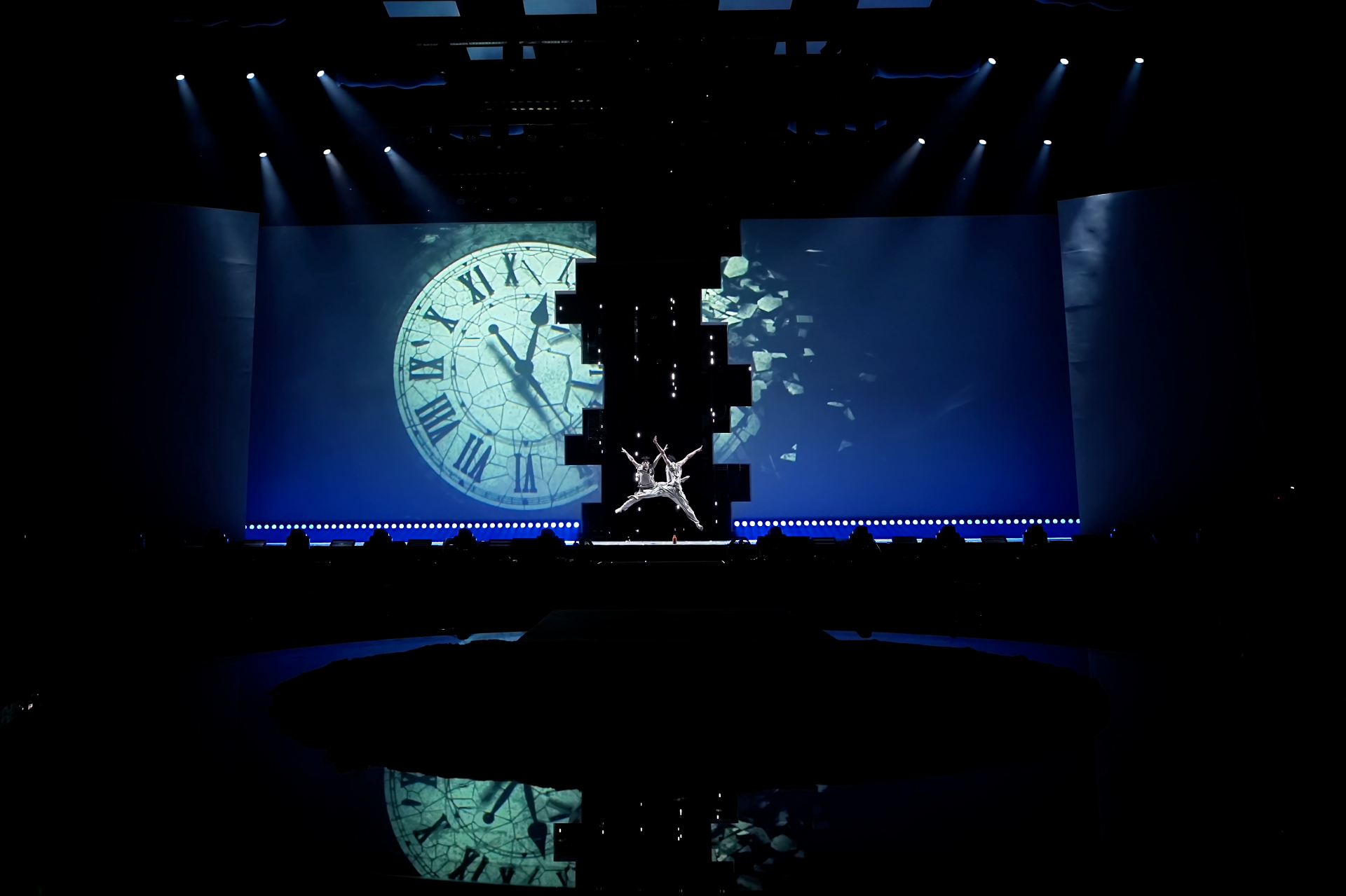London Design Awards Winner - 「Junwei Zhou · Proof of existence 」Birthday Concert