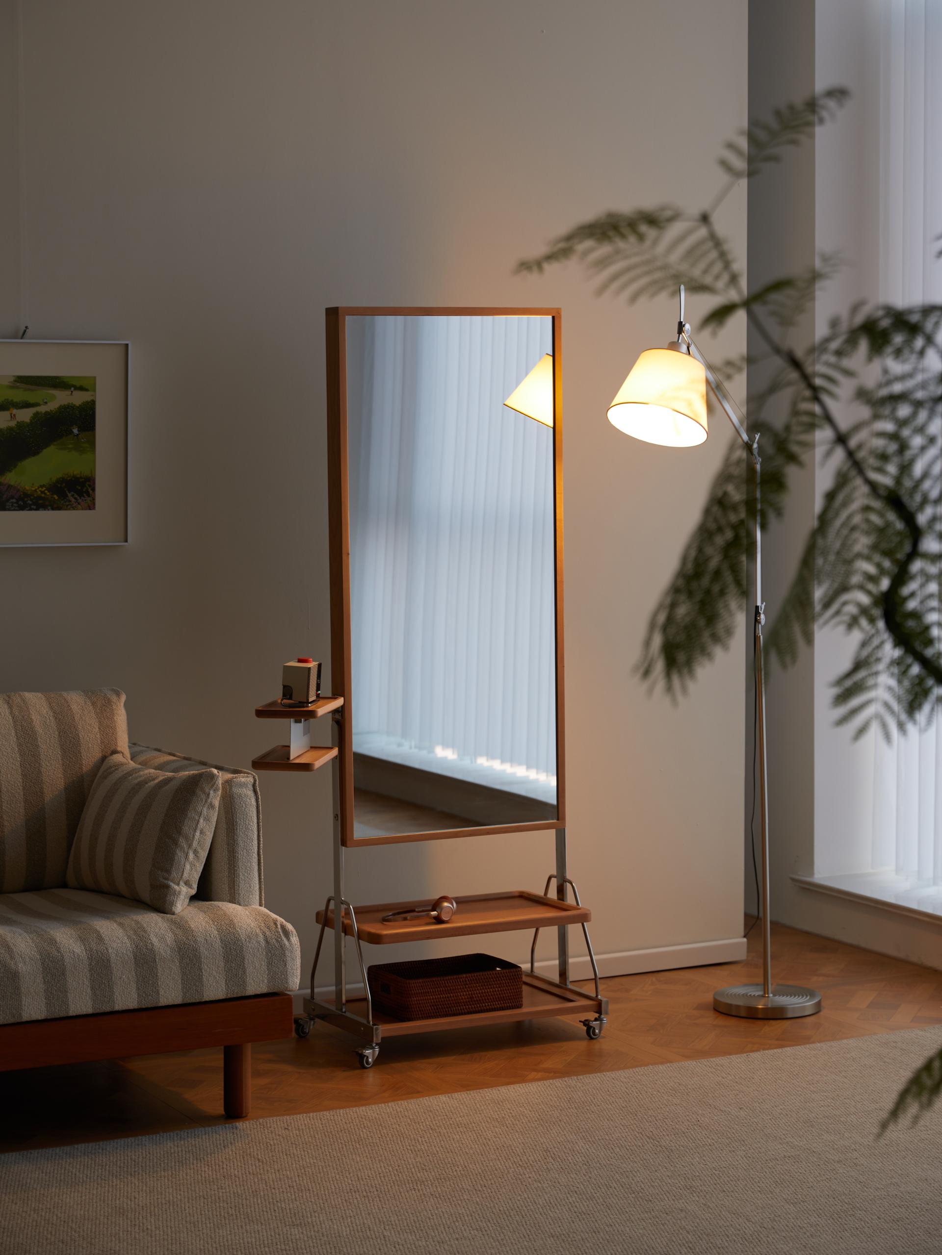 London Design Awards Winner - KnowThyself Mirror
