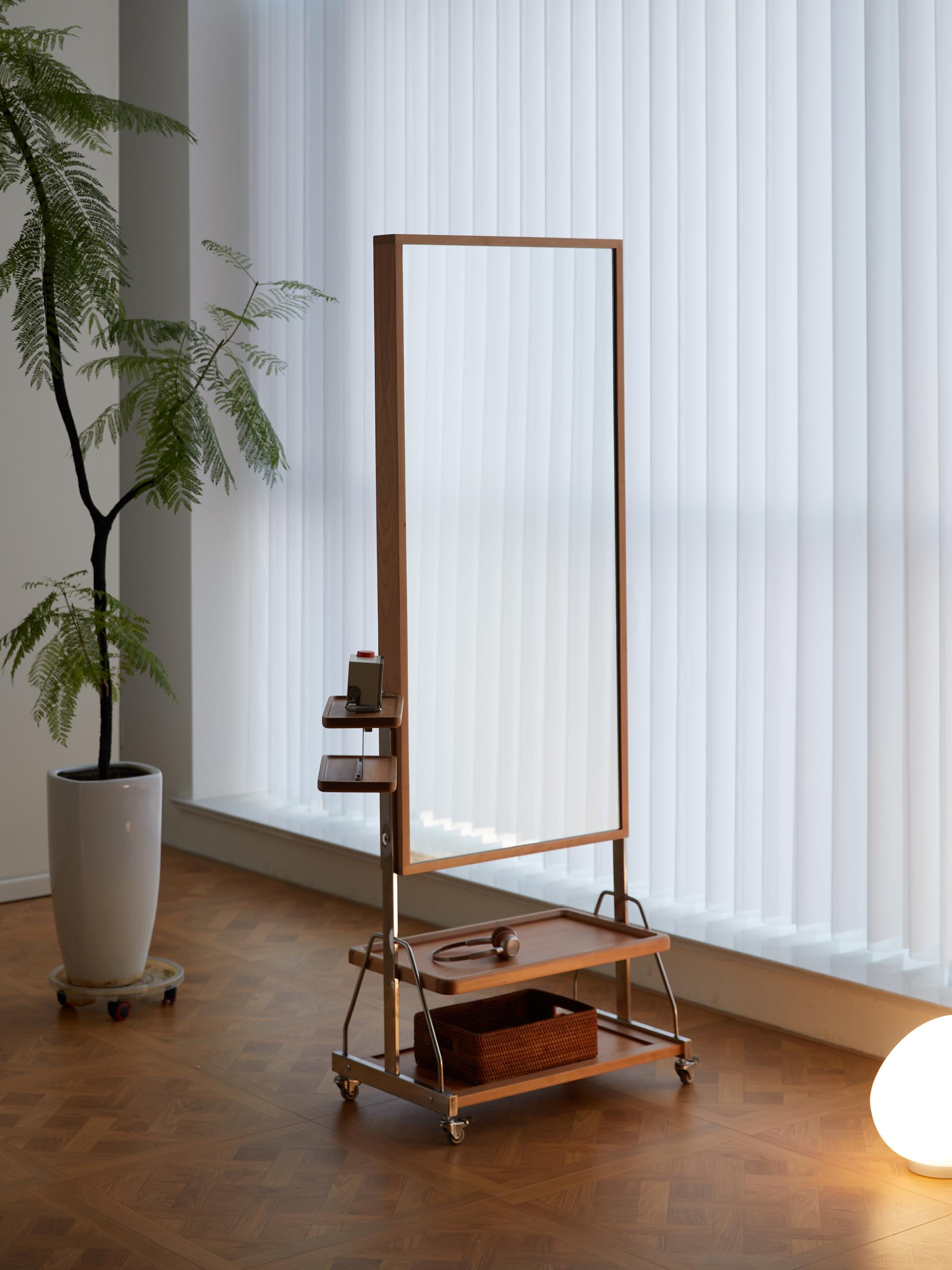 London Design Awards Winner - KnowThyself Mirror