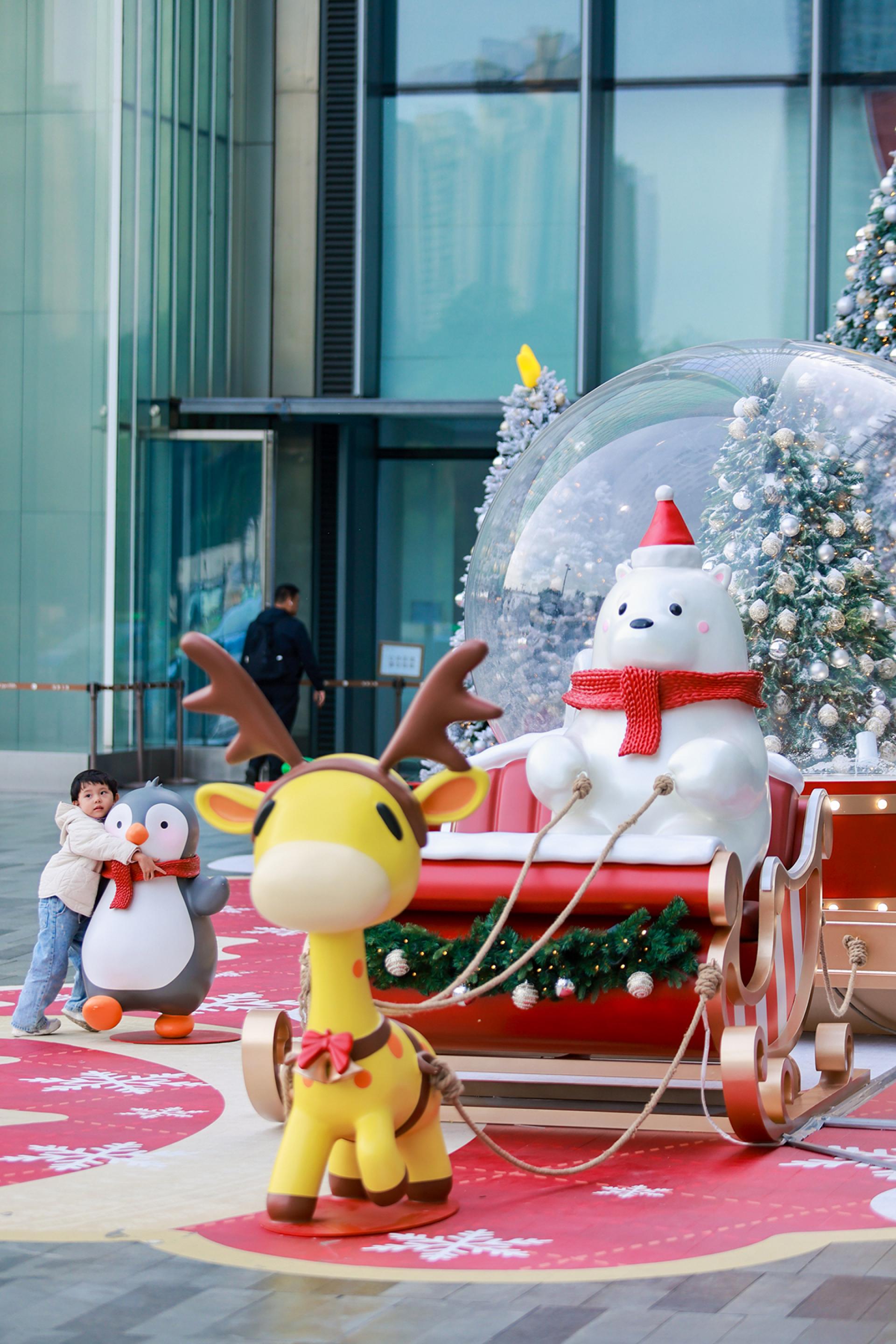 London Design Awards Winner - FLUFFY BEAR'S CHRISTMAS CALLING