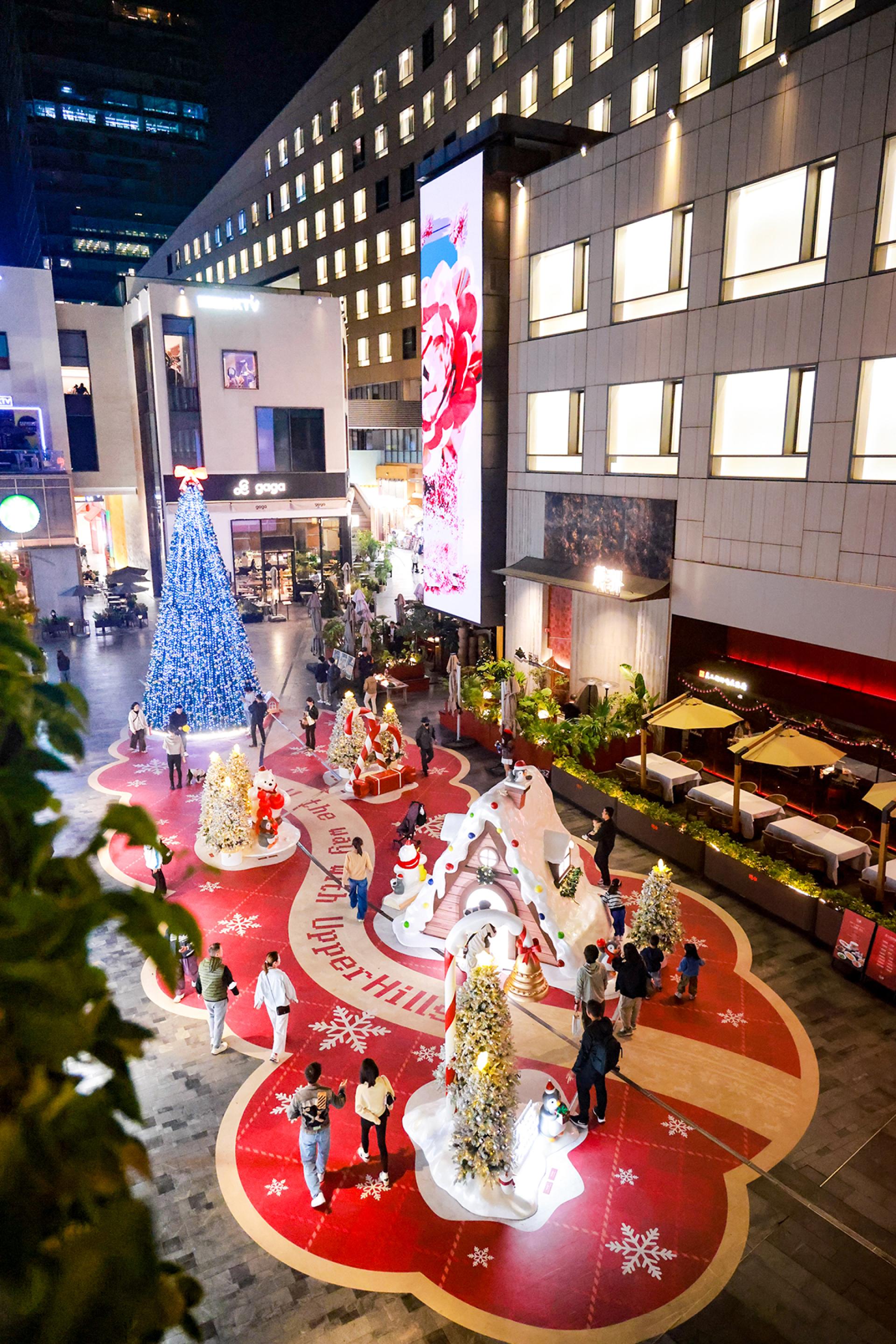 London Design Awards Winner - FLUFFY BEAR'S CHRISTMAS CALLING