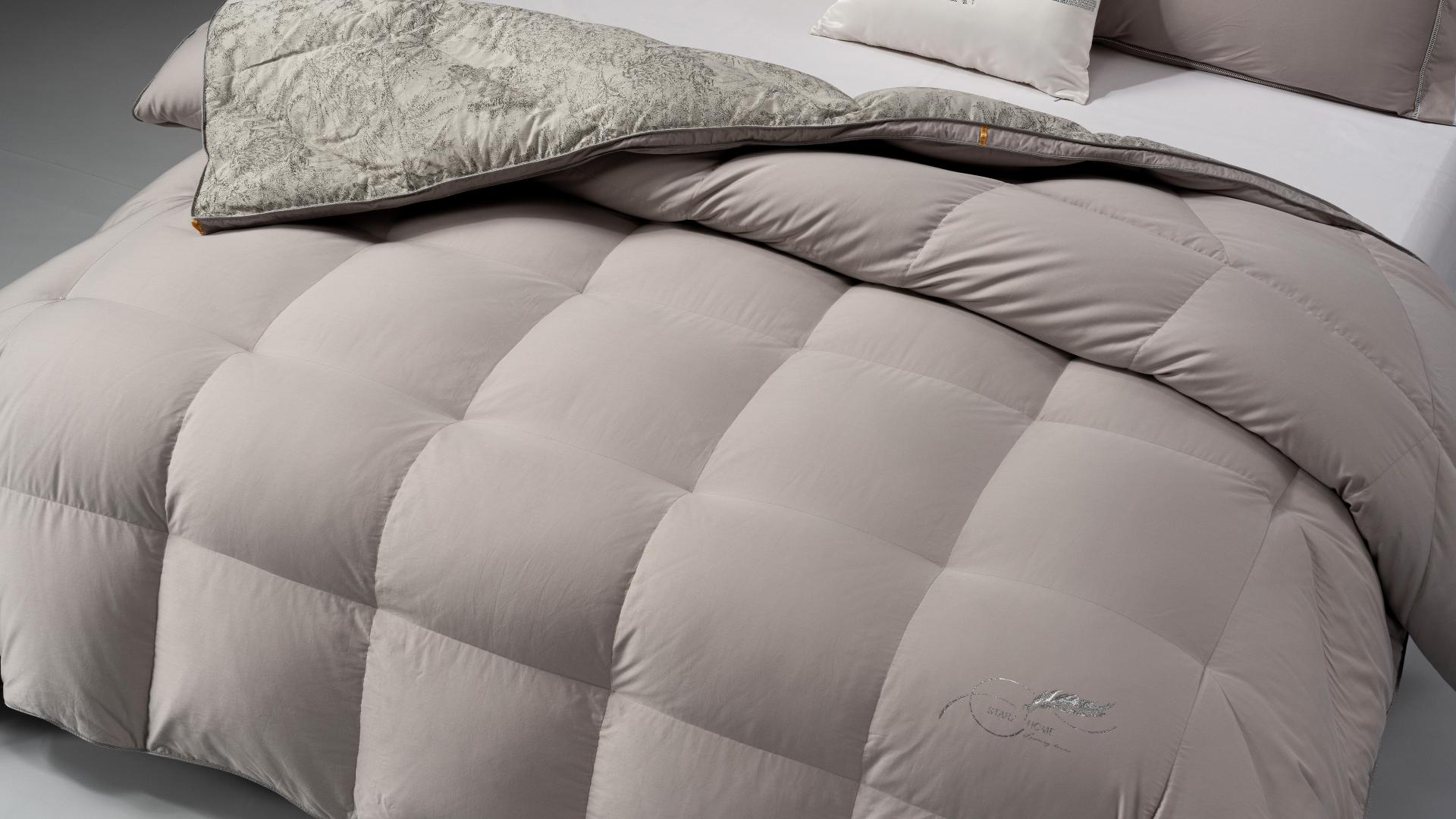London Design Awards Winner - Luminous Noir Gold · Antibacterial White Goose Down Quilt