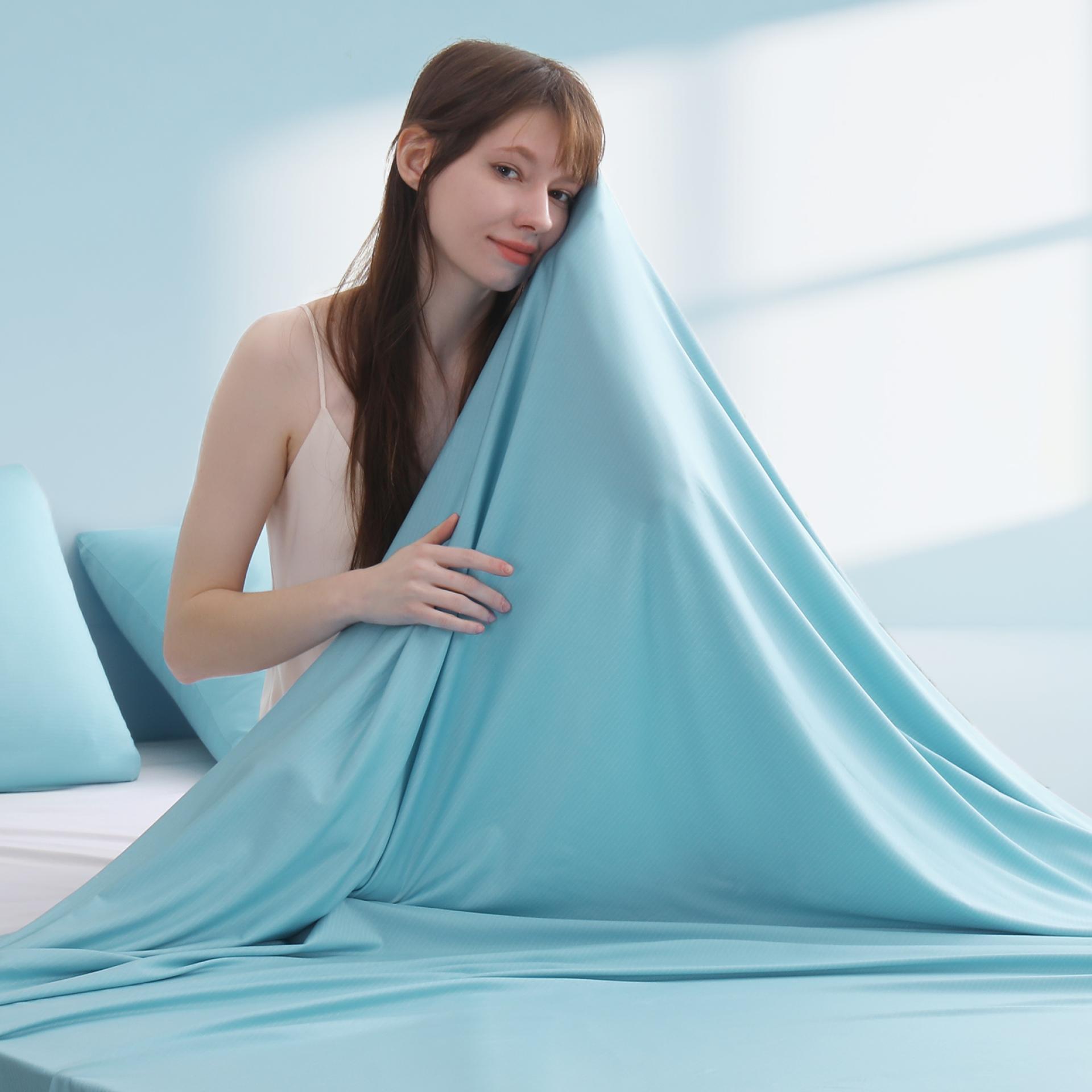 London Design Awards Winner - Elegear Silver-Ion Cooling Blanket