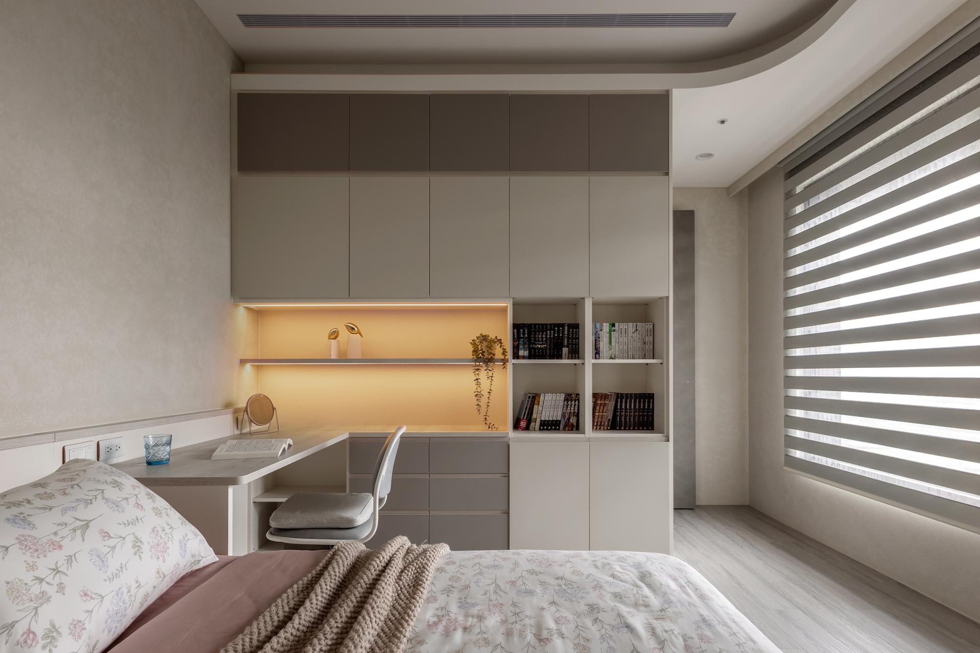 London Design Awards Winner - Mineral Shadows, Luminous Reflections