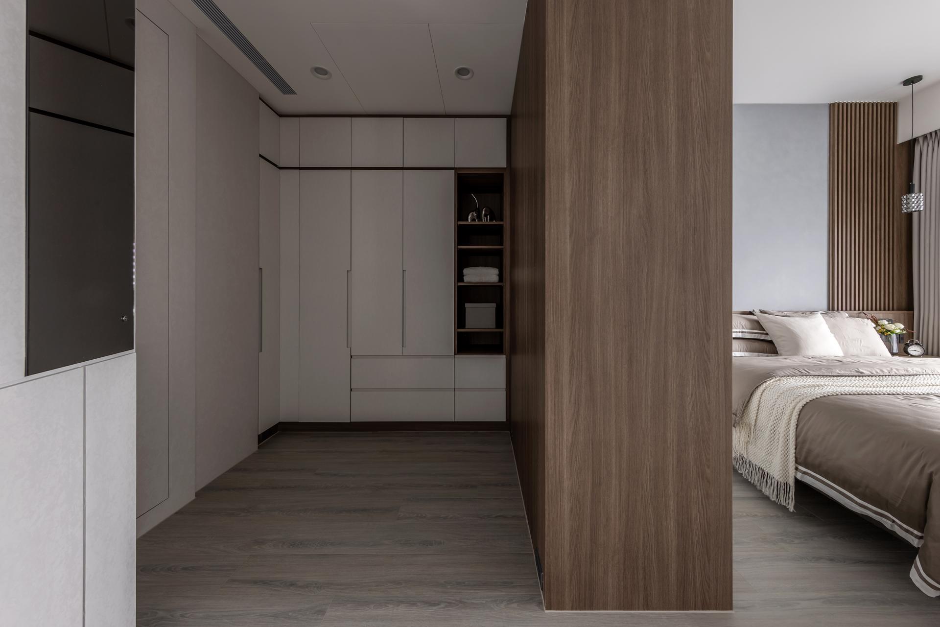 London Design Awards Winner - Mineral Shadows, Luminous Reflections