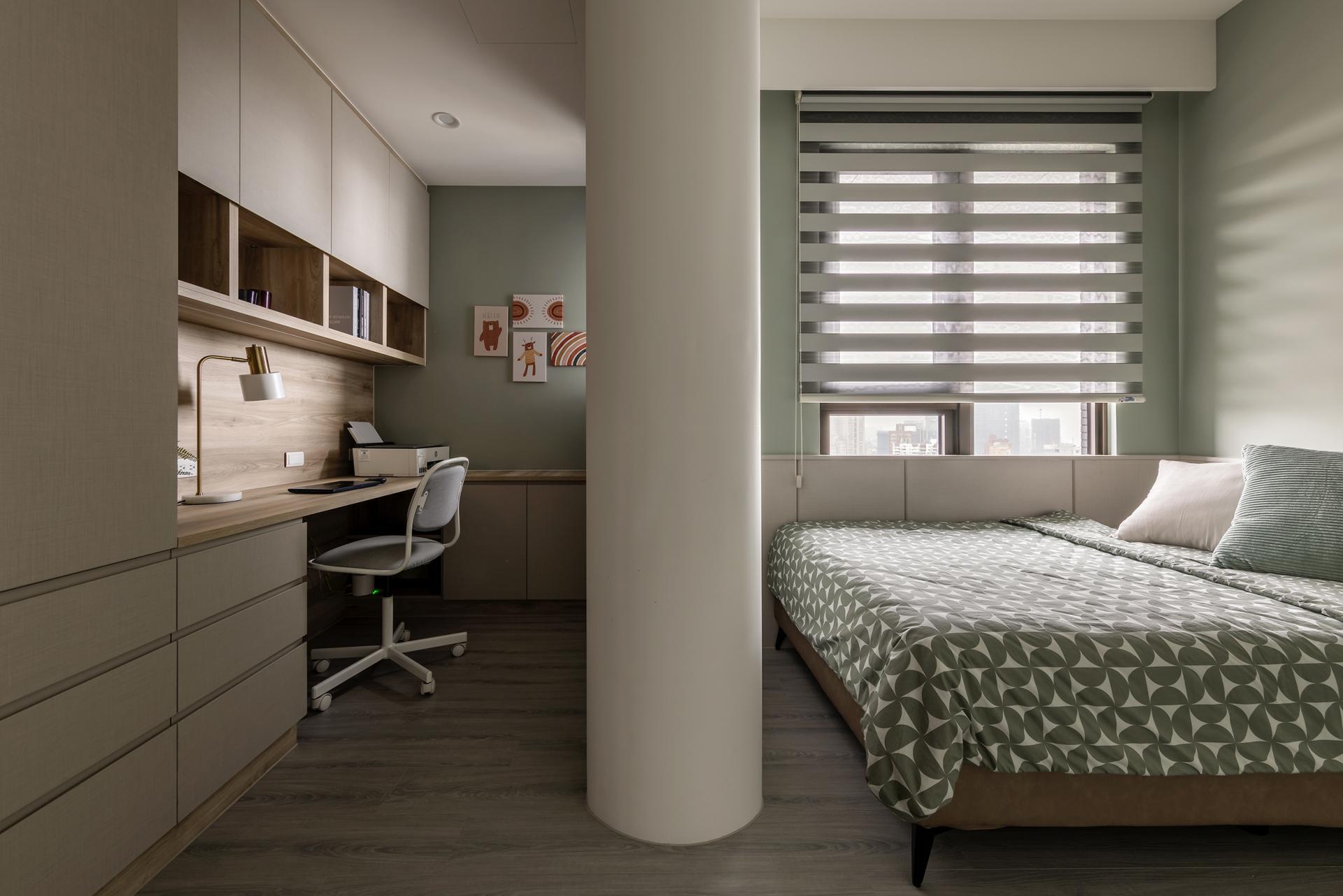 London Design Awards Winner - Mineral Shadows, Luminous Reflections