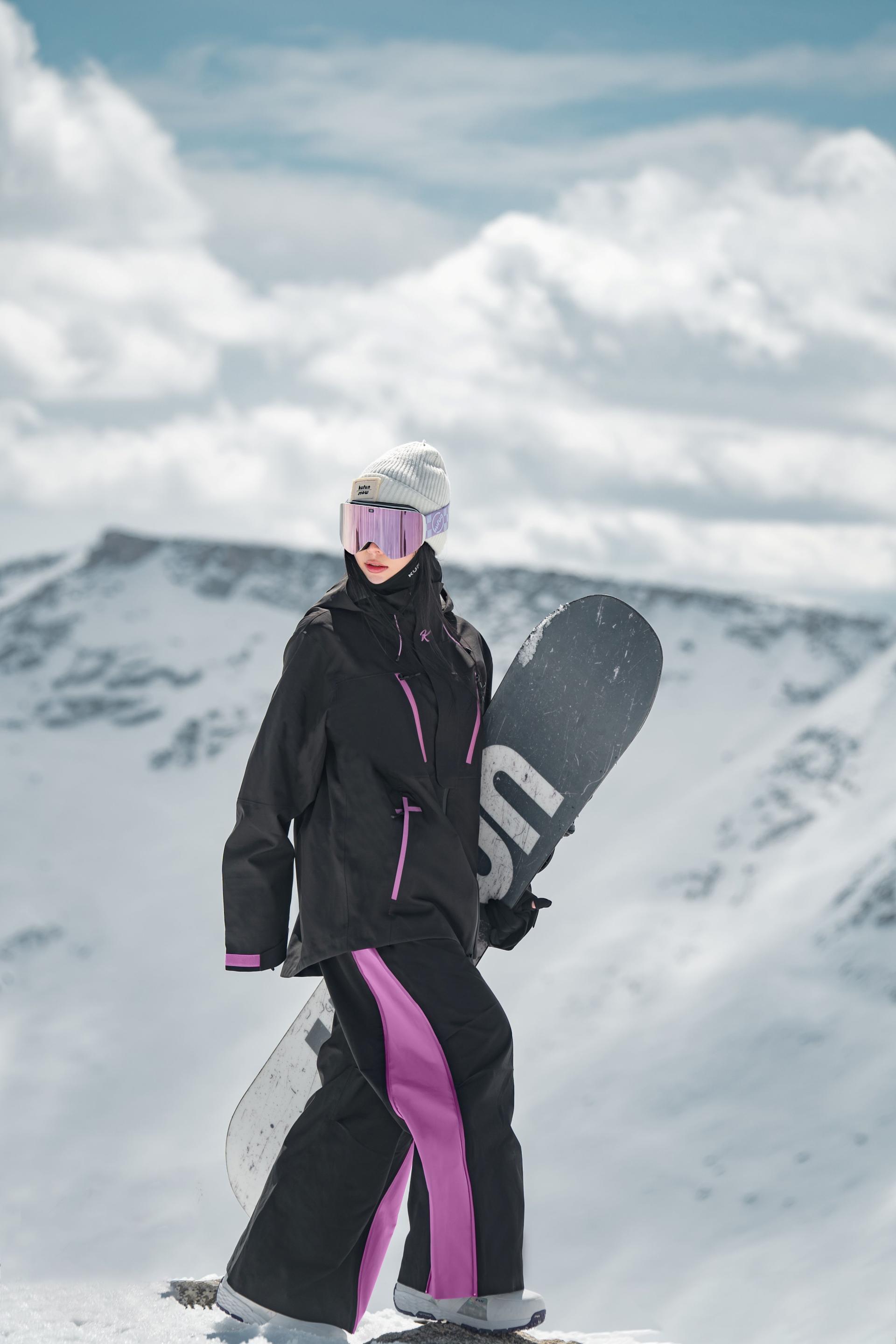 London Design Awards Winner - Kufun Aurora Series Professional Technical Ski Suit