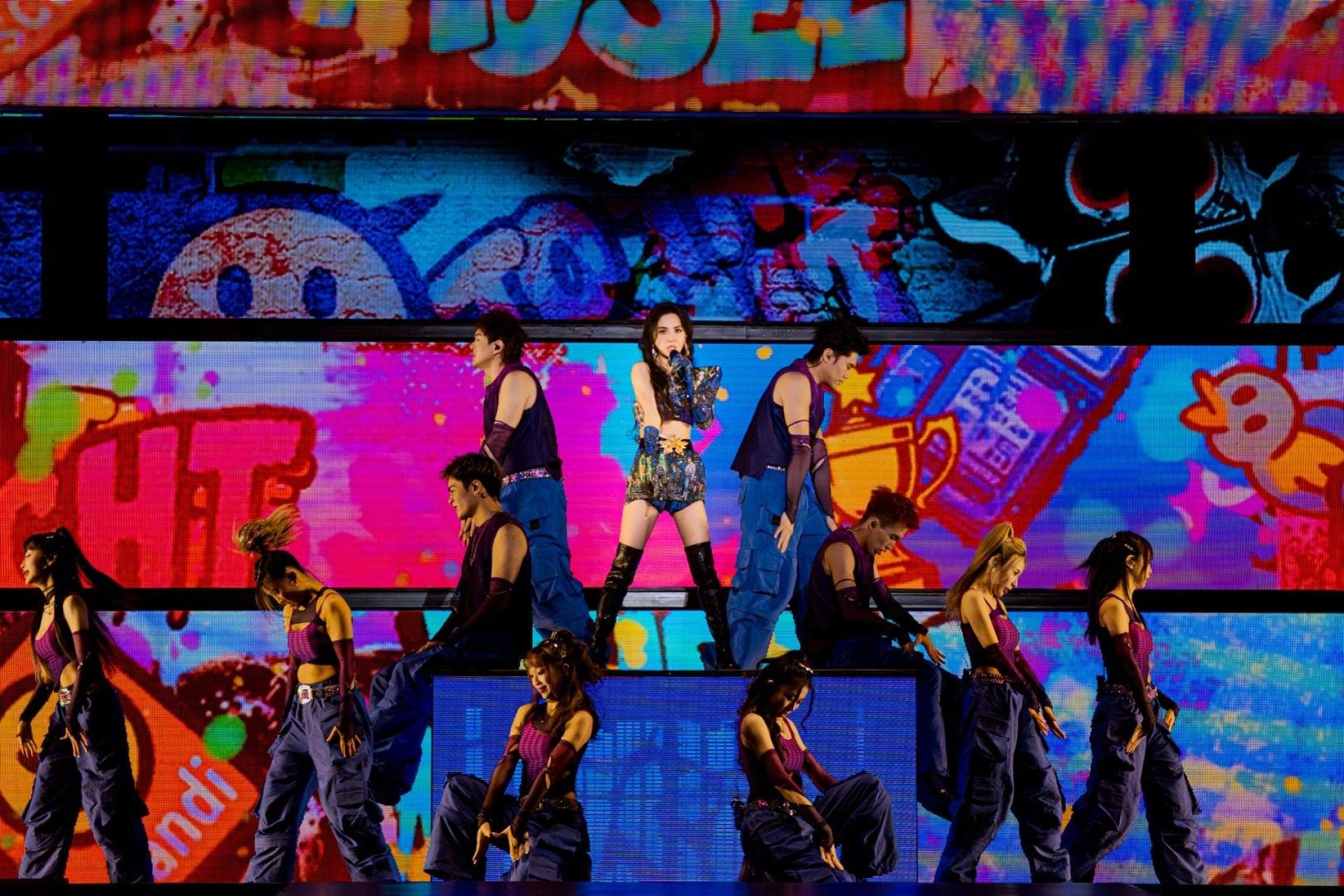 London Design Awards Winner - Ella Chen It's Me Concert Tour