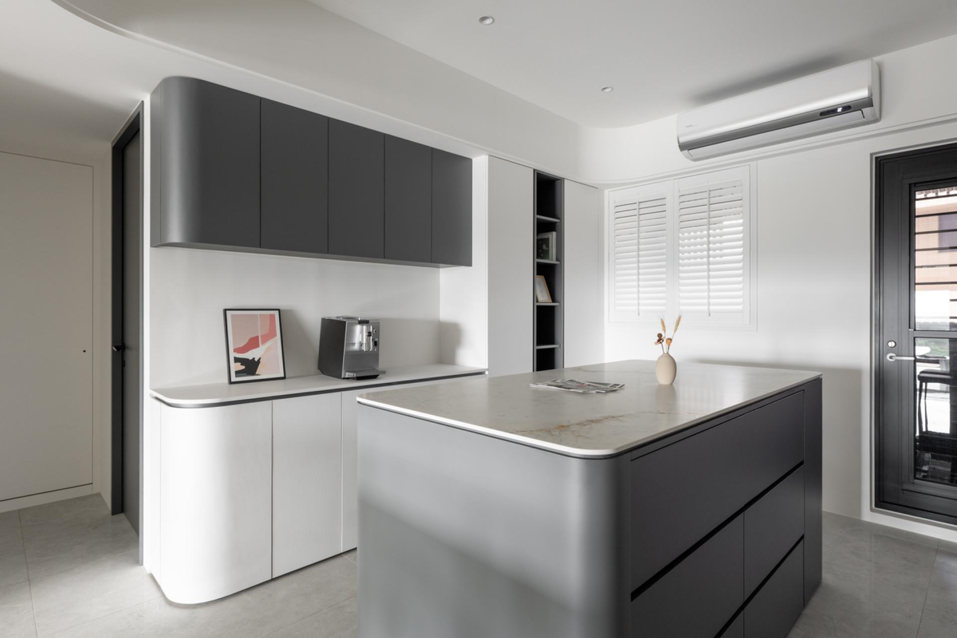 London Design Awards Winner - Carving White