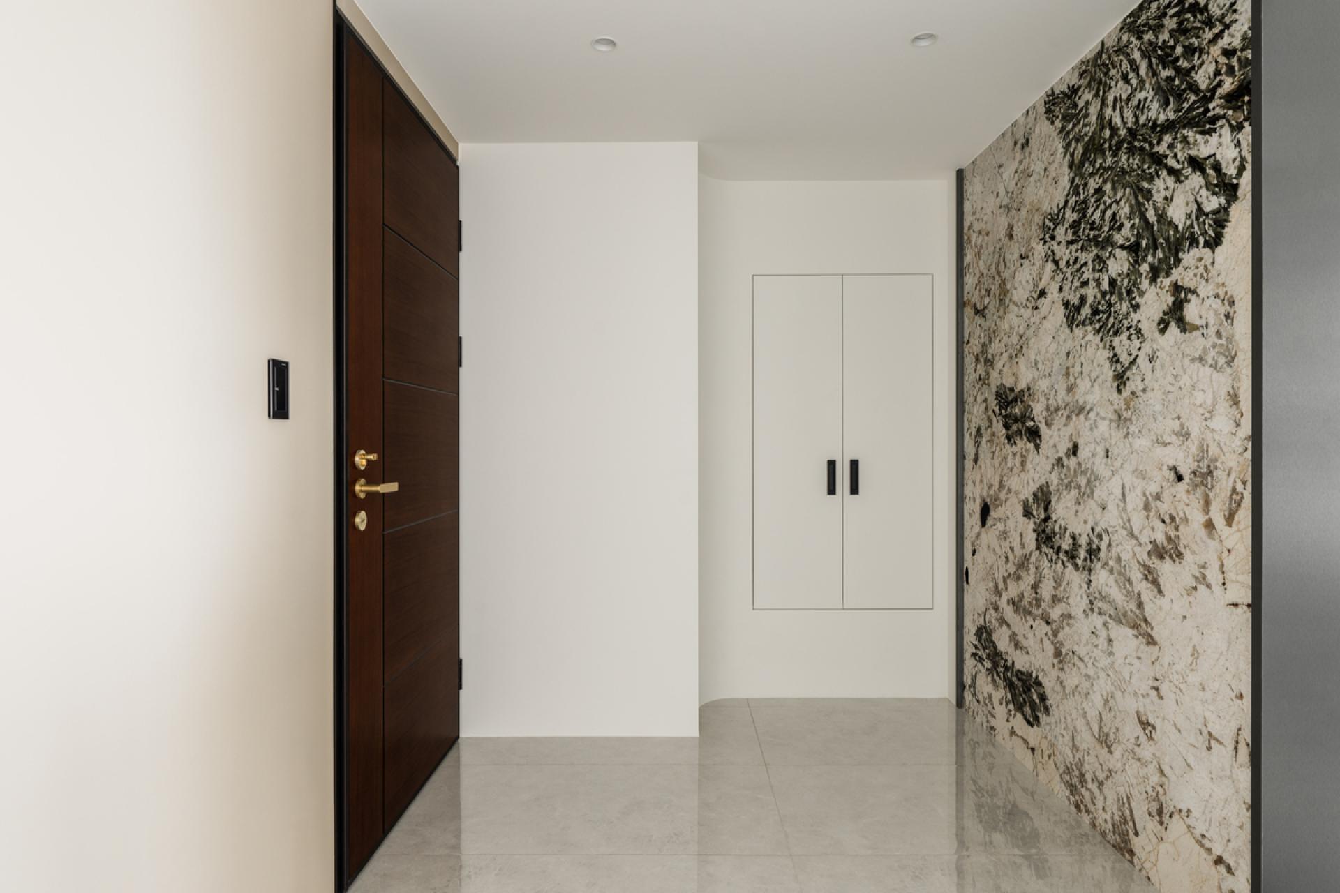 London Design Awards Winner - Carving White