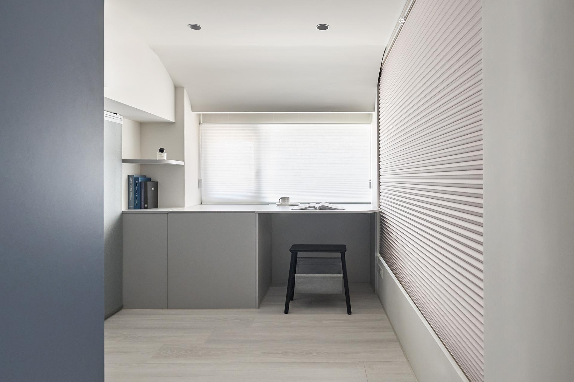 London Design Awards Winner - Azure Resonance