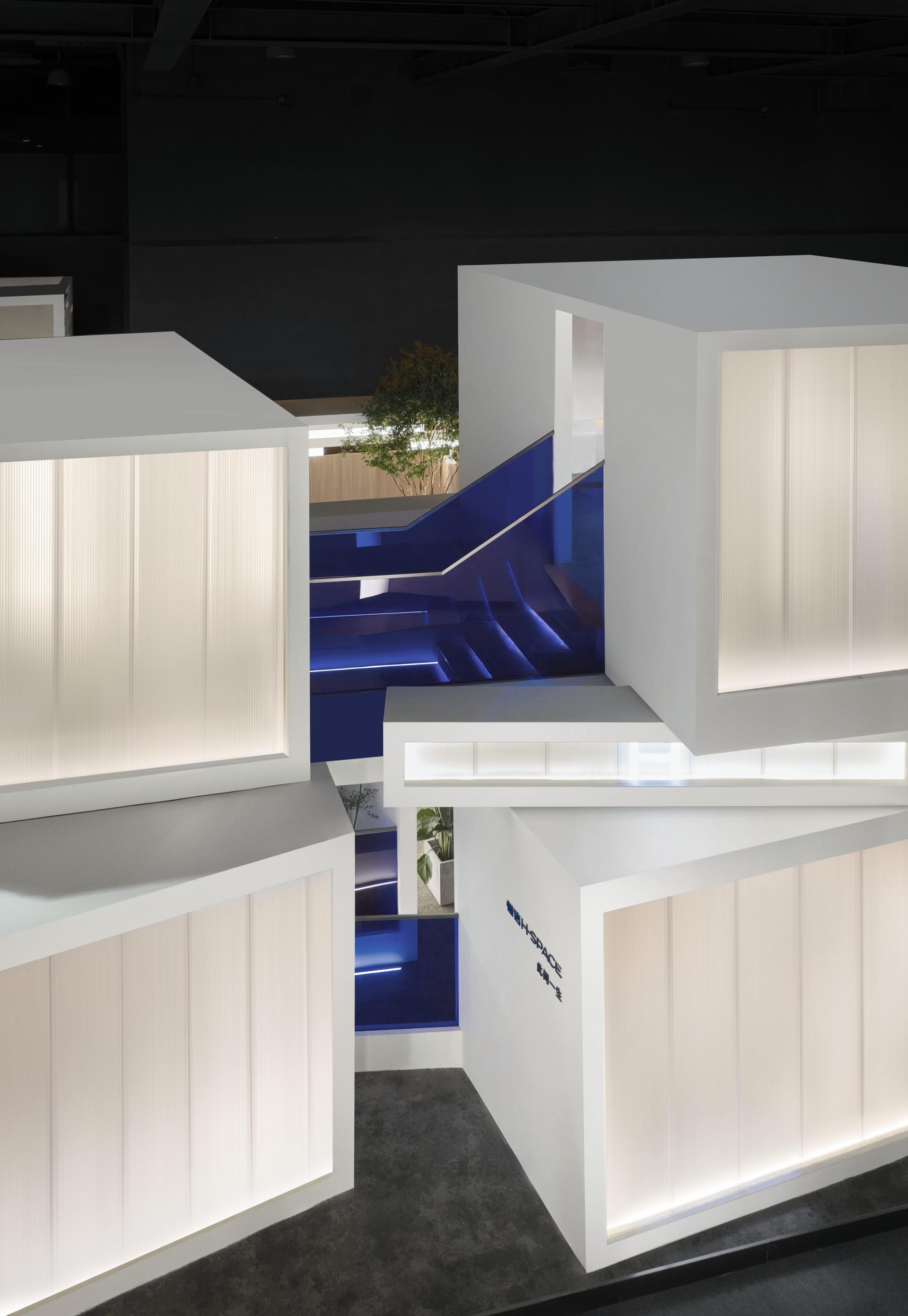 London Design Awards Winner - HEGII H-SPACE 2025 Exhibition Hall