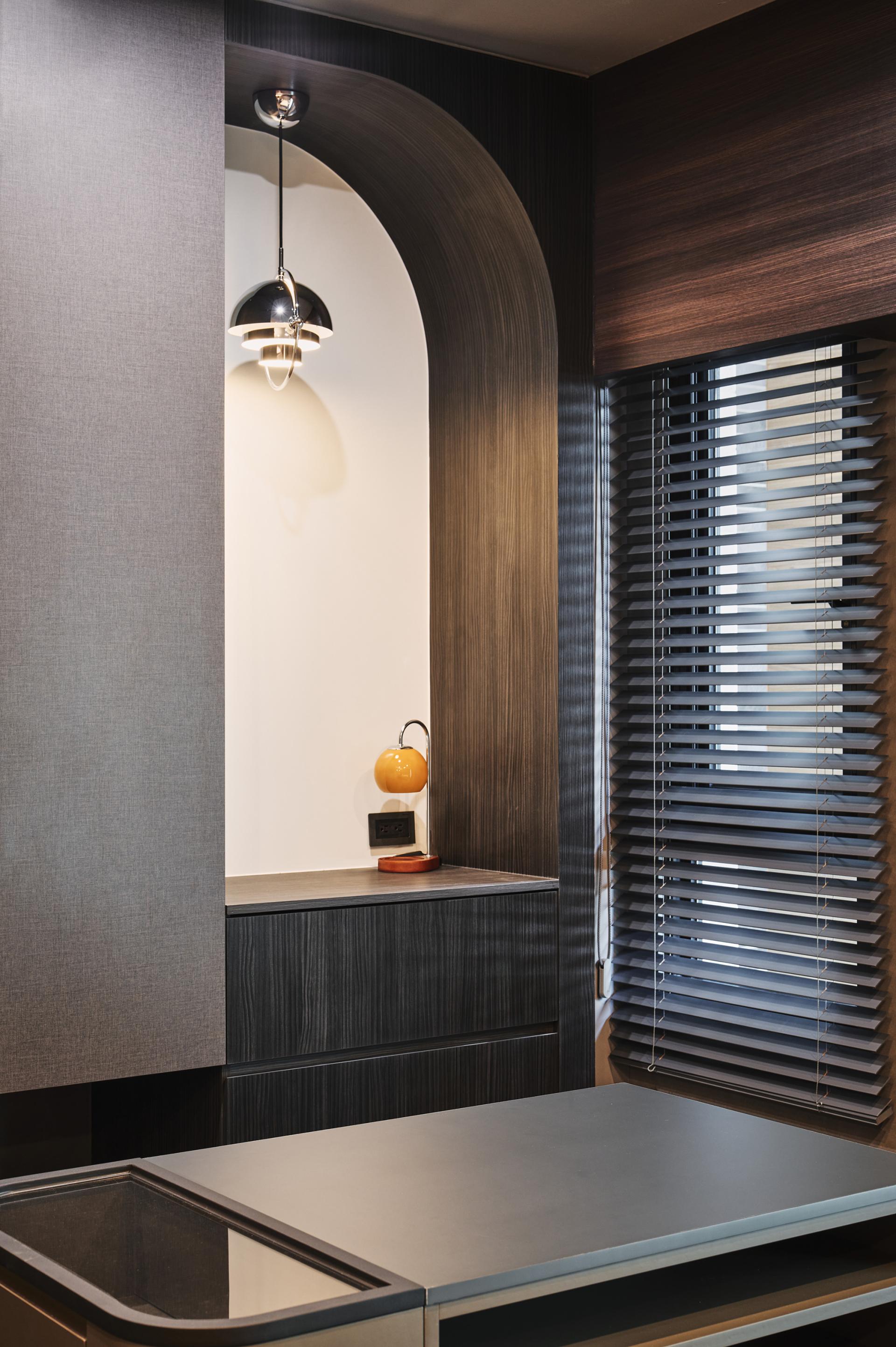 London Design Awards Winner - Silent Obsidian