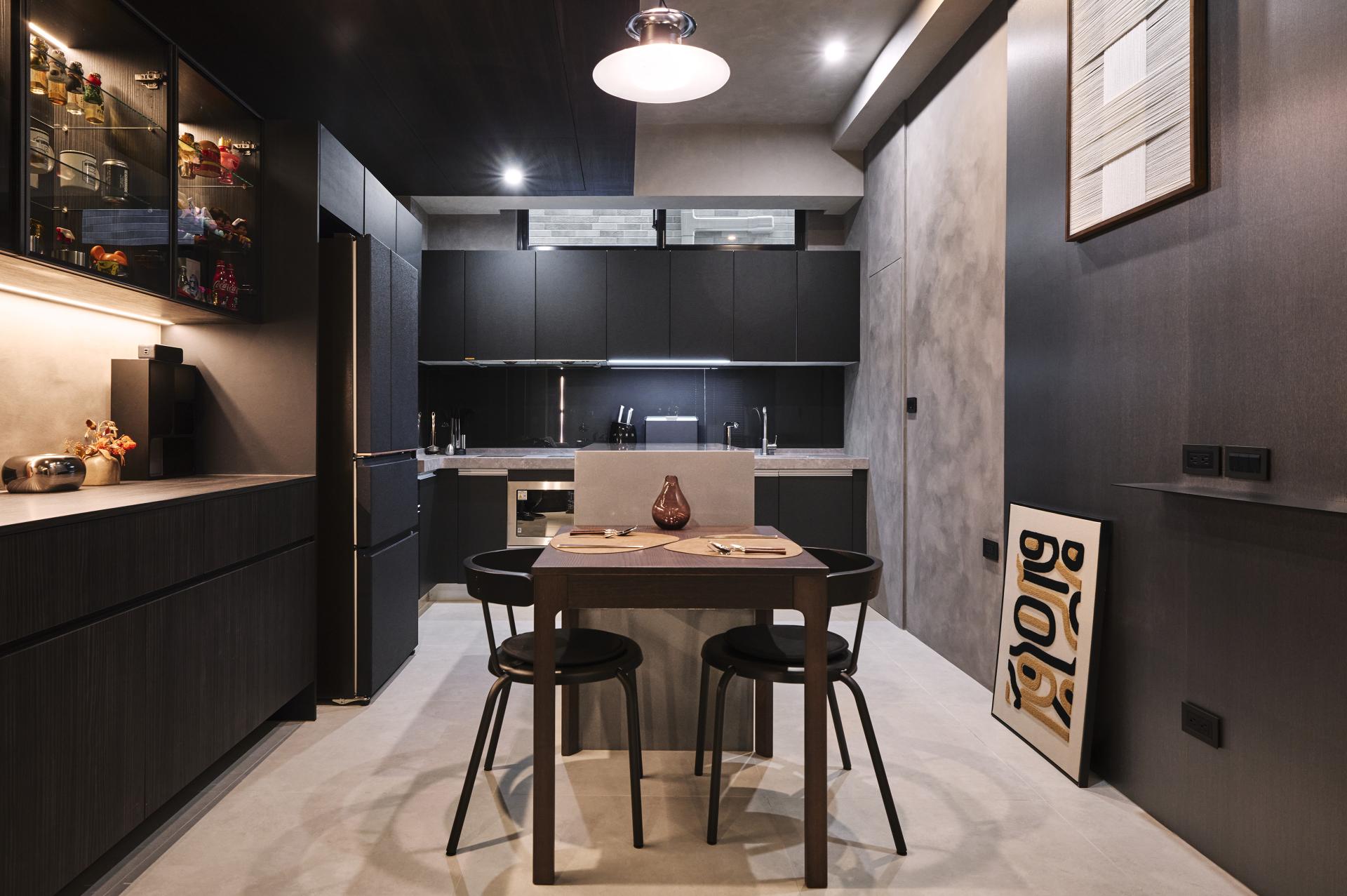 London Design Awards Winner - Silent Obsidian