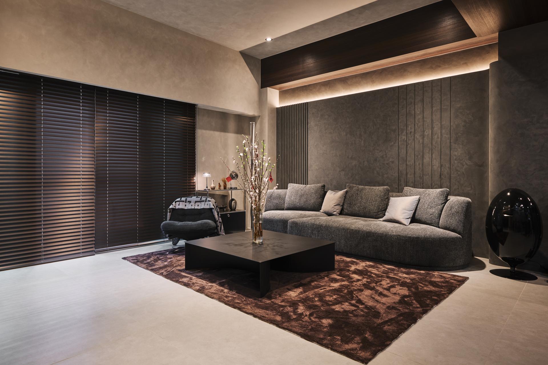 London Design Awards Winner - Silent Obsidian