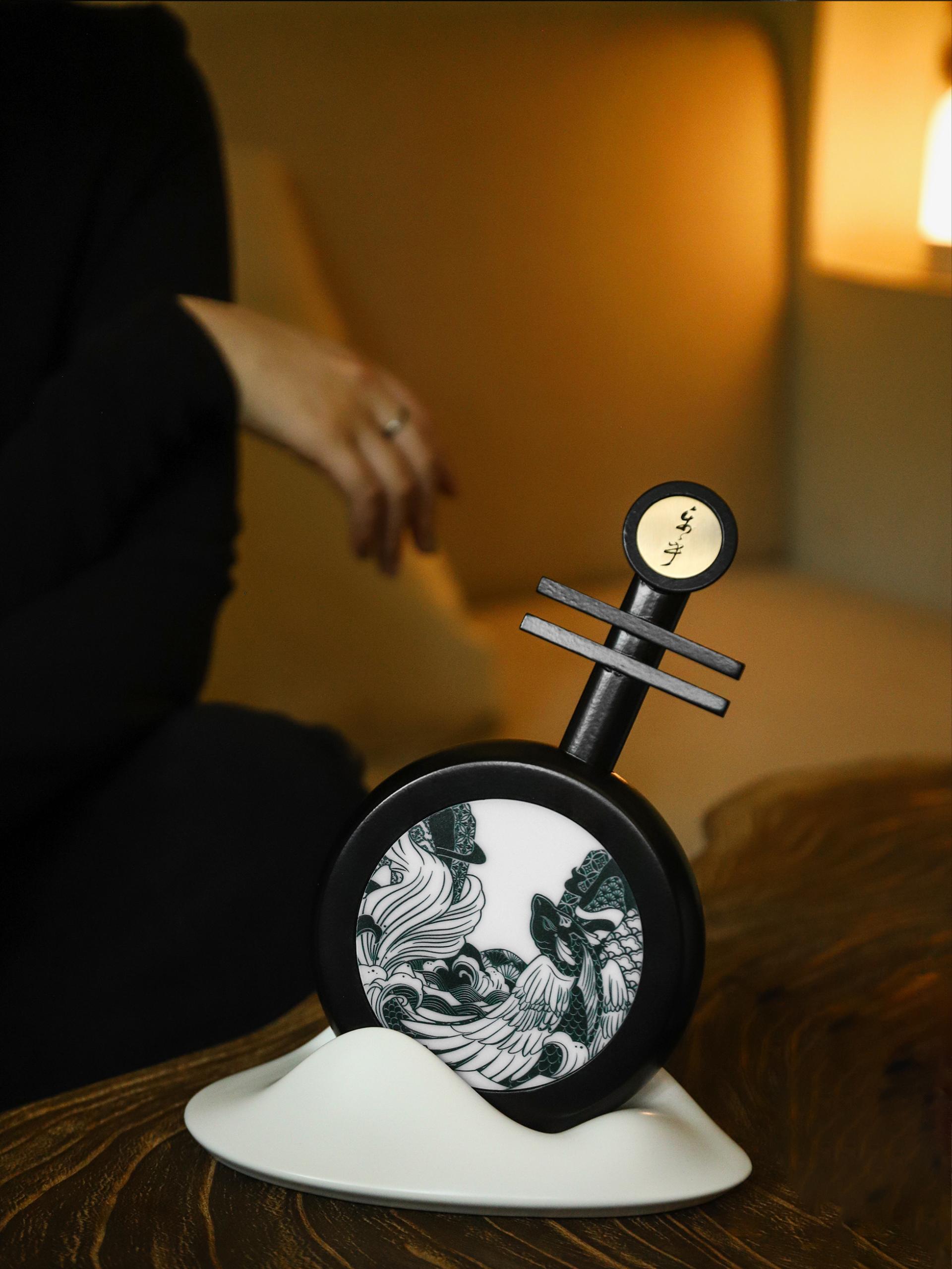 London Design Awards Winner - Classic of Mountains and Seas: Ruan Lamp