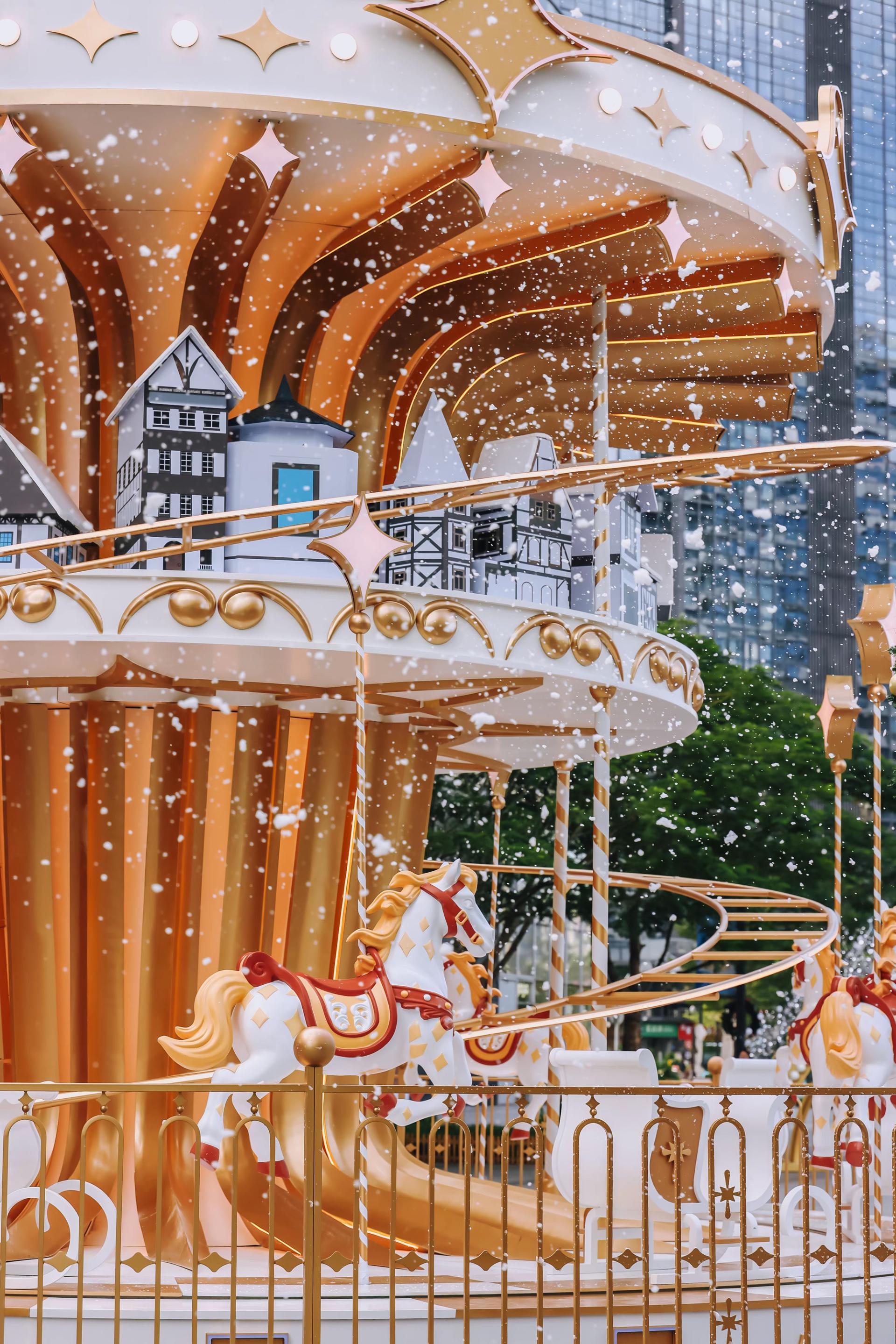 London Design Awards Winner - Carousel Winter Tale:Nordic Aurora Village