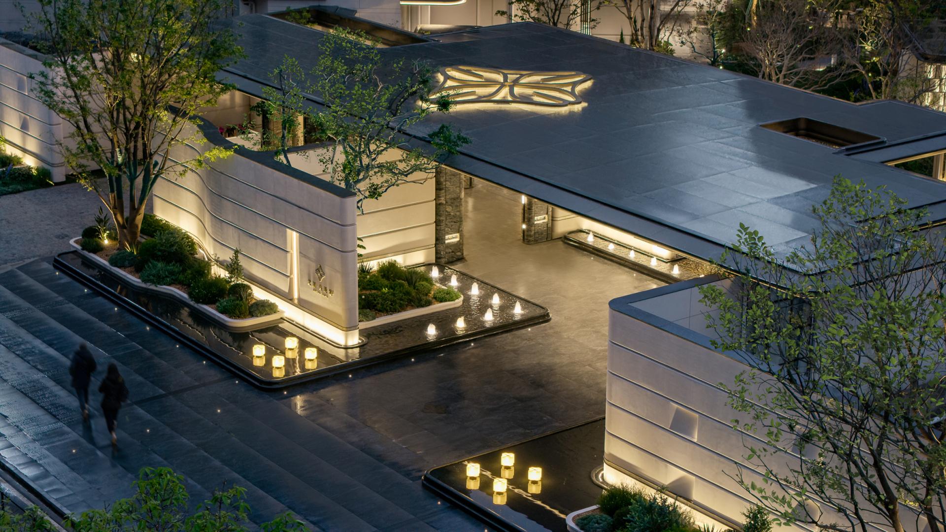 London Design Awards Winner - CENTRAL THRONE