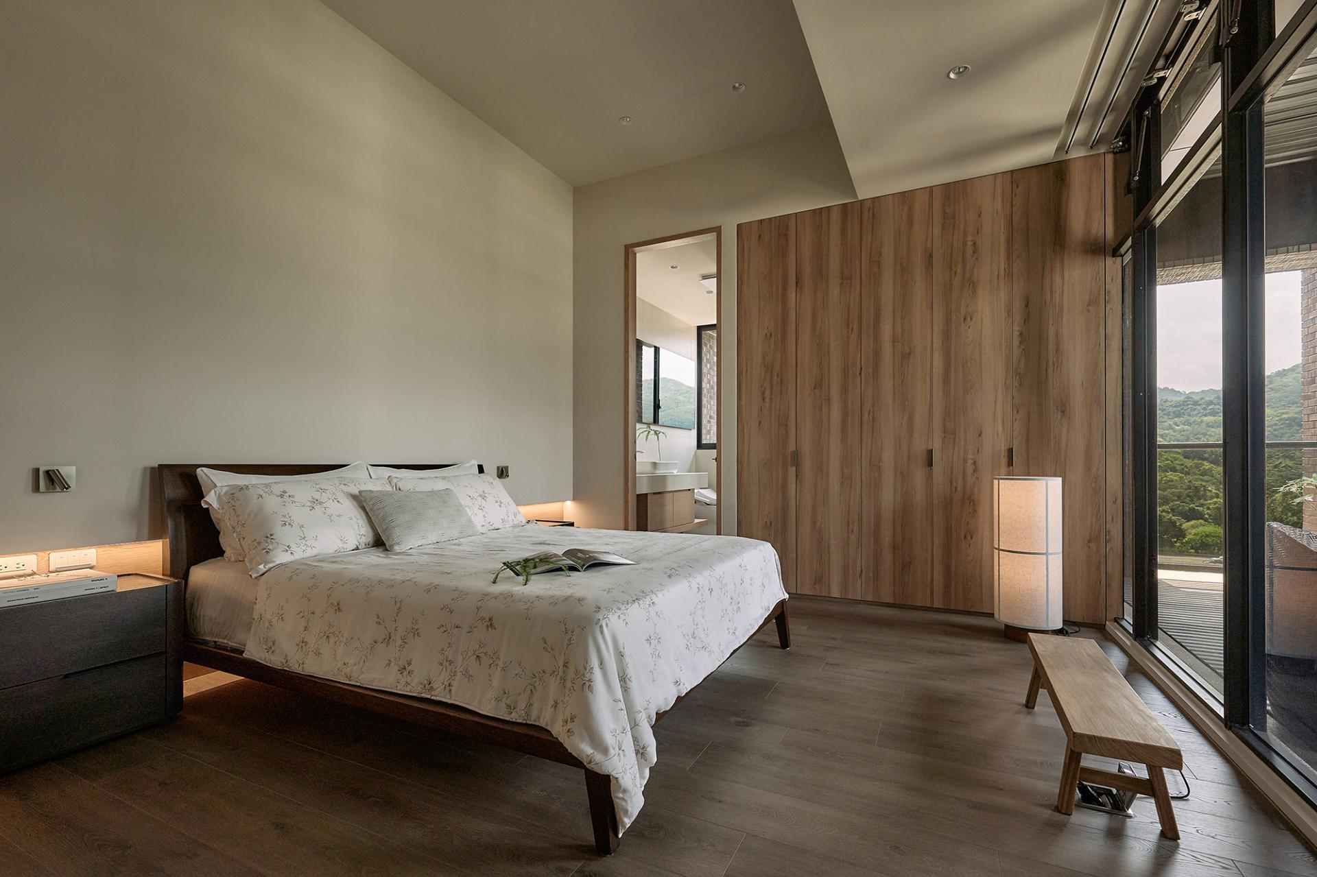 London Design Awards Winner - Resonant Moonlight