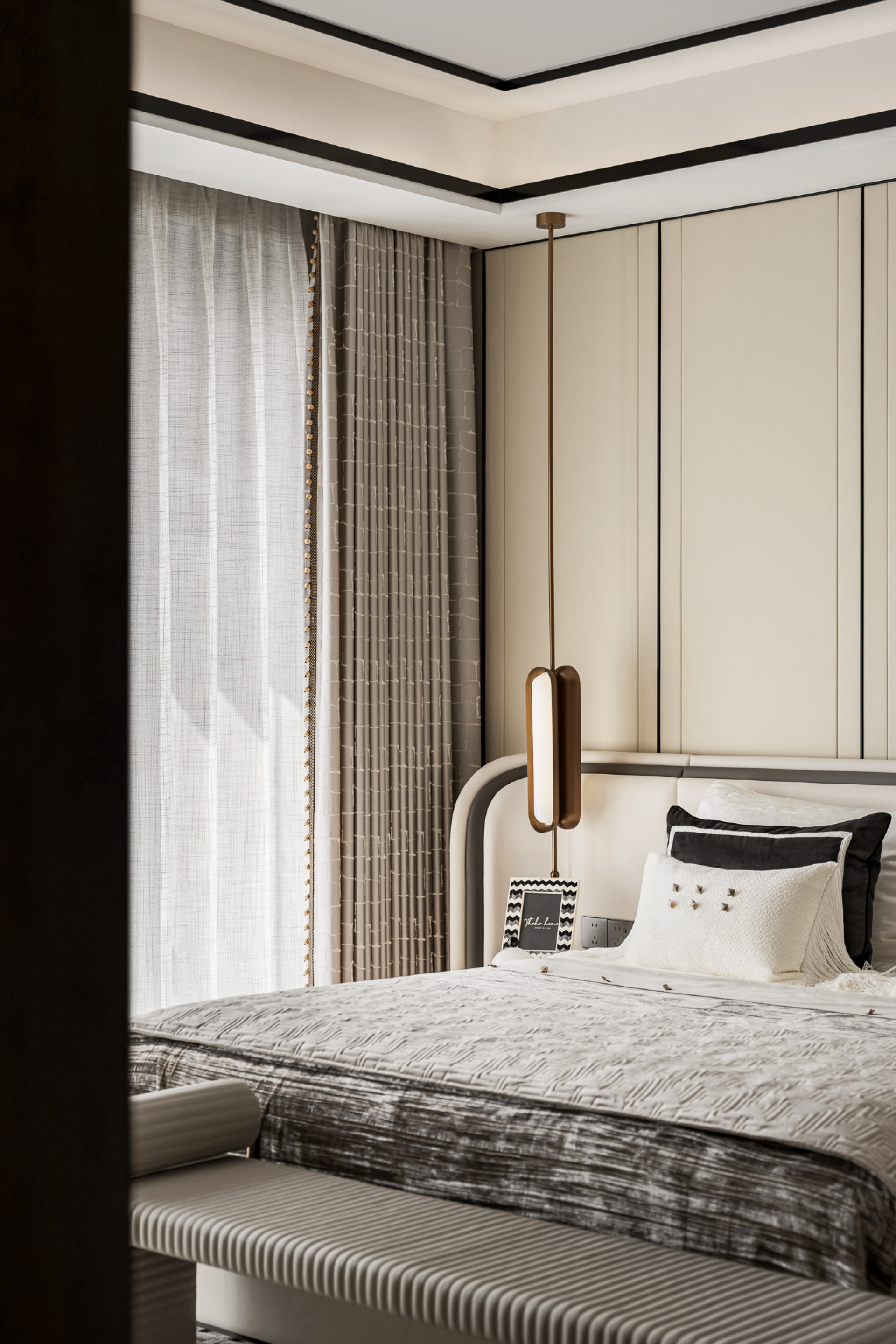 London Design Awards Winner - High-End Residential Model Home Soft Decoration Design