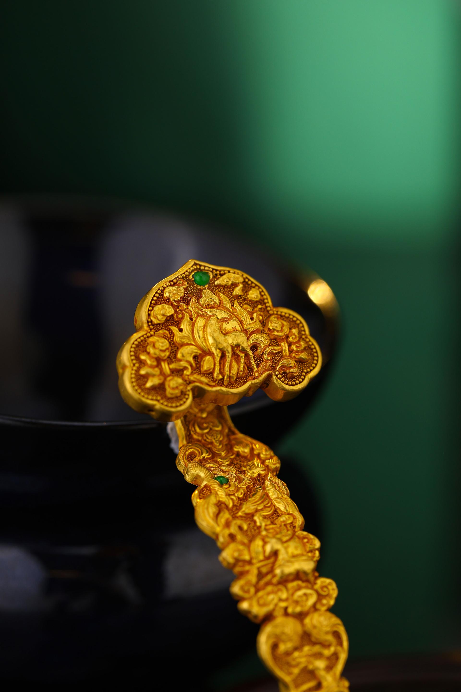 London Design Awards Winner - Nine-Colored Deer Ruyi