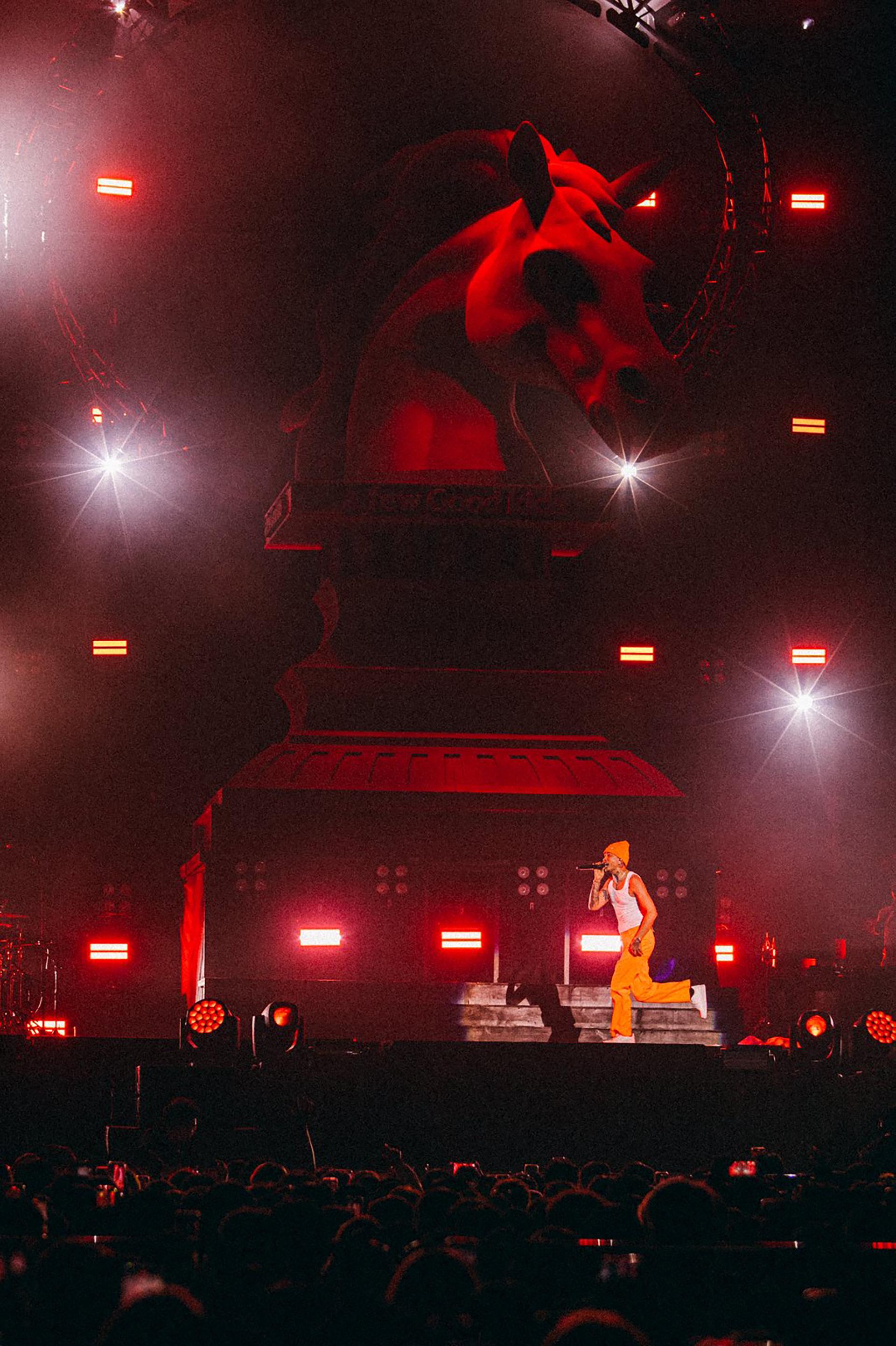London Design Awards Winner - Masiwei Dark Horse Season Stage Design
