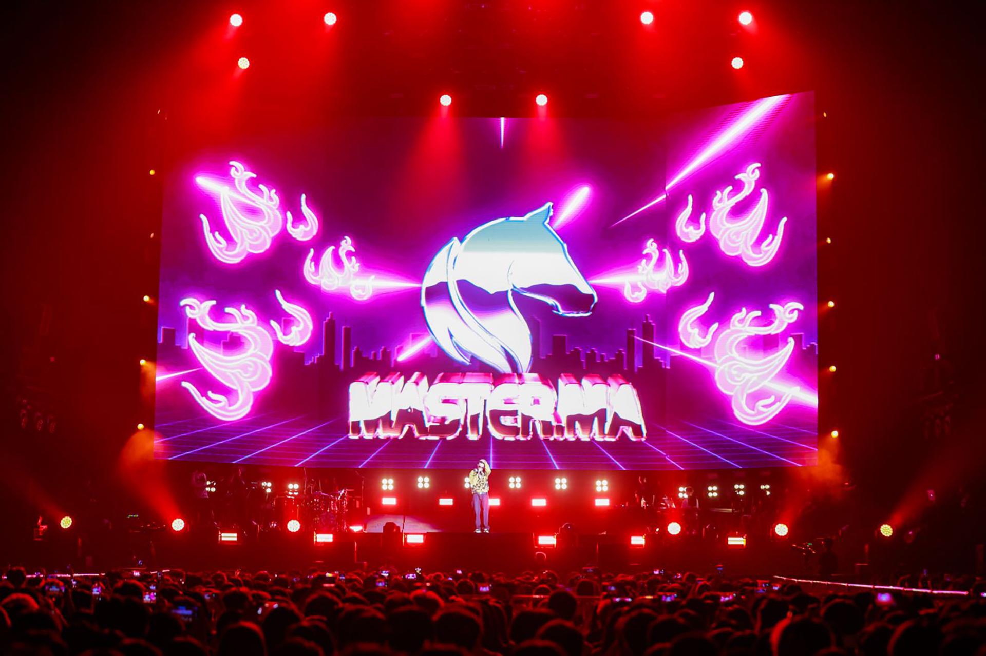 London Design Awards Winner - Masiwei Dark Horse Season Stage Design