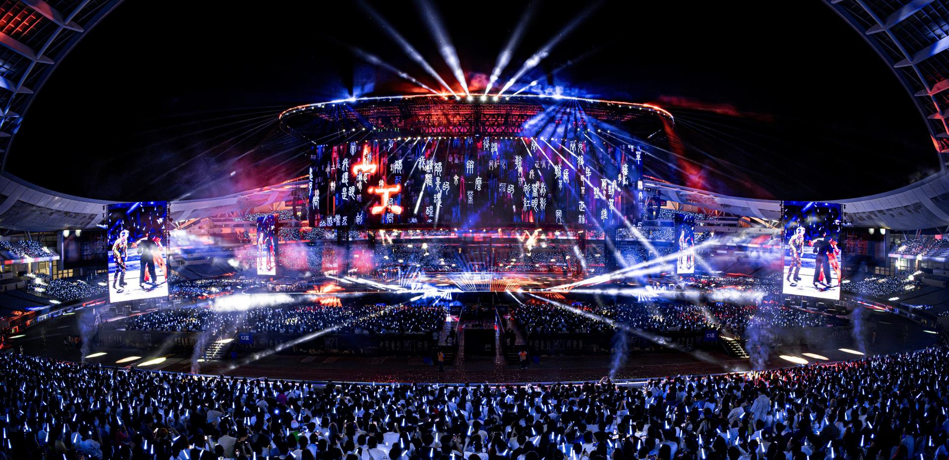 London Design Awards Winner - Joker Xue “King of the Beasts” Tour