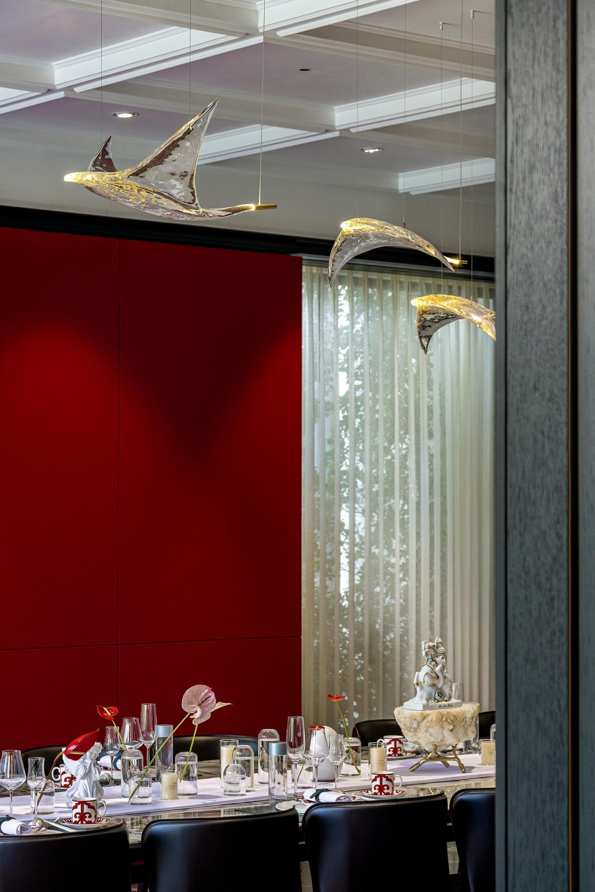 London Design Awards Winner - Manta Ray Chandelier