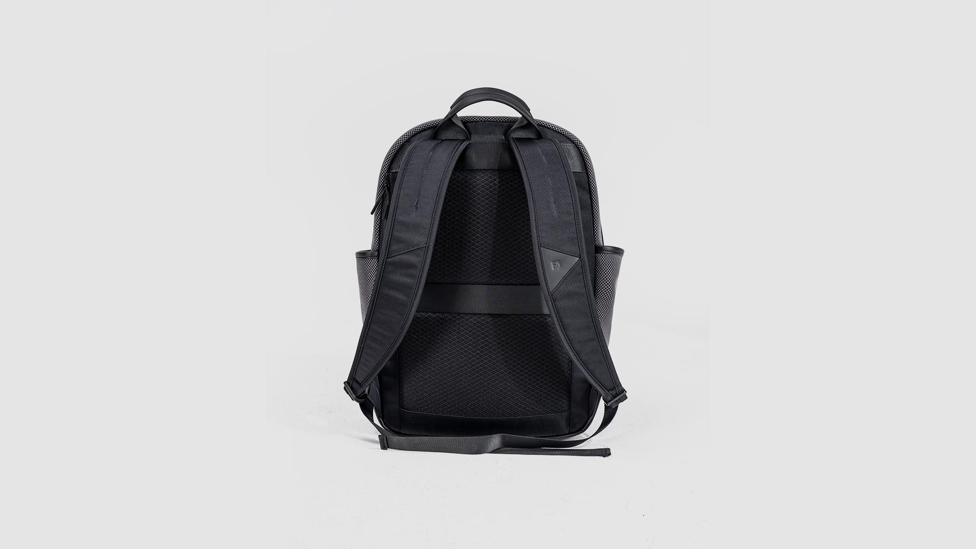 London Design Awards Winner - Ever Advanced Knit Zipper Backpack