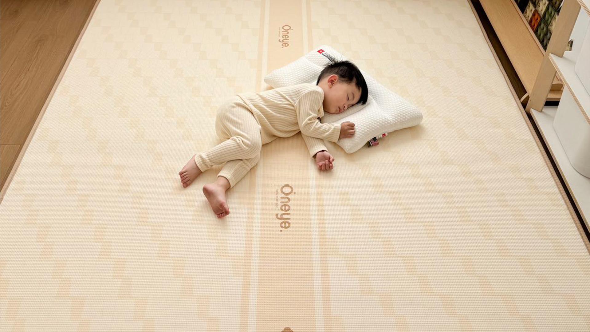 London Design Awards Winner - Oneye Baby Play Mat
