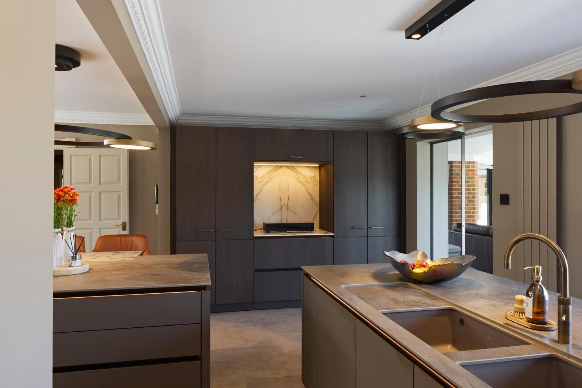 London Design Awards Winner - Sway Country Home Kitchen